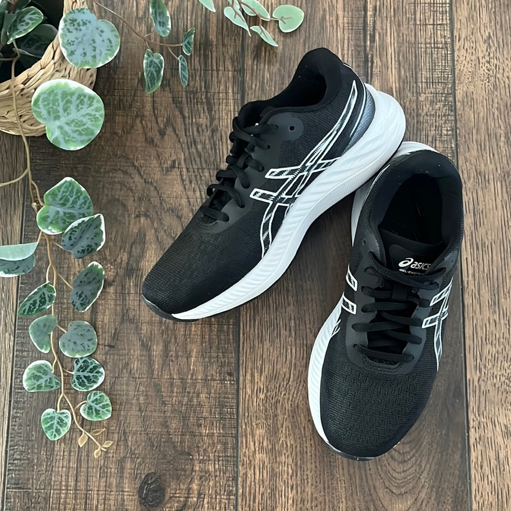 ASICS Gel-Excite 9 Running Sneakers in Black and White